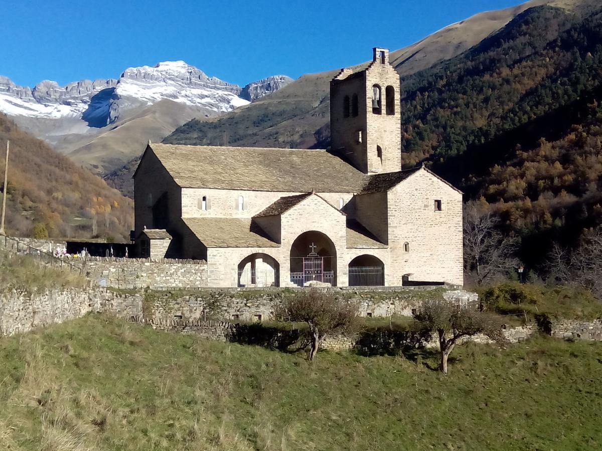 Albergue El Ultimo Bucardo Linás de Broto Esterno foto