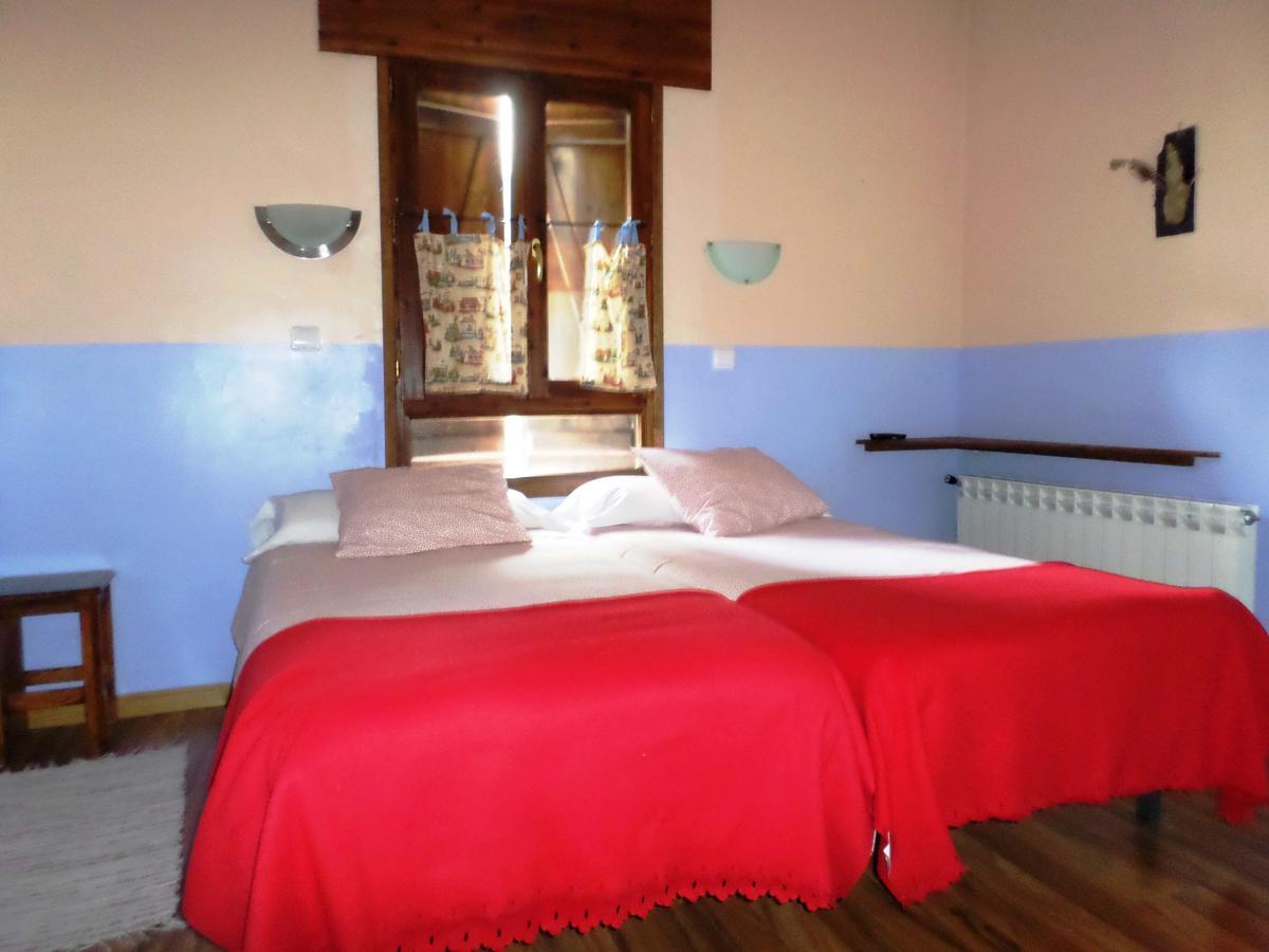 Albergue El Ultimo Bucardo Linás de Broto Esterno foto