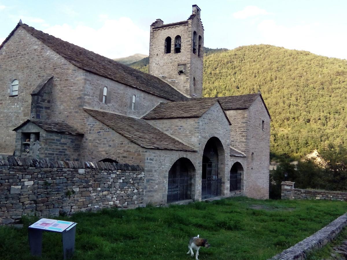 Albergue El Ultimo Bucardo Linás de Broto Esterno foto
