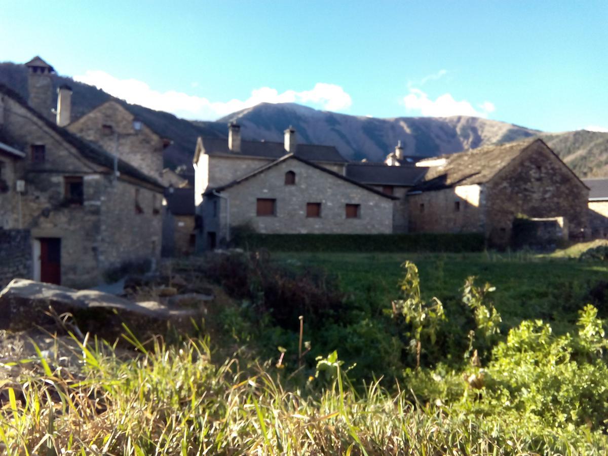 Albergue El Ultimo Bucardo Linás de Broto Esterno foto