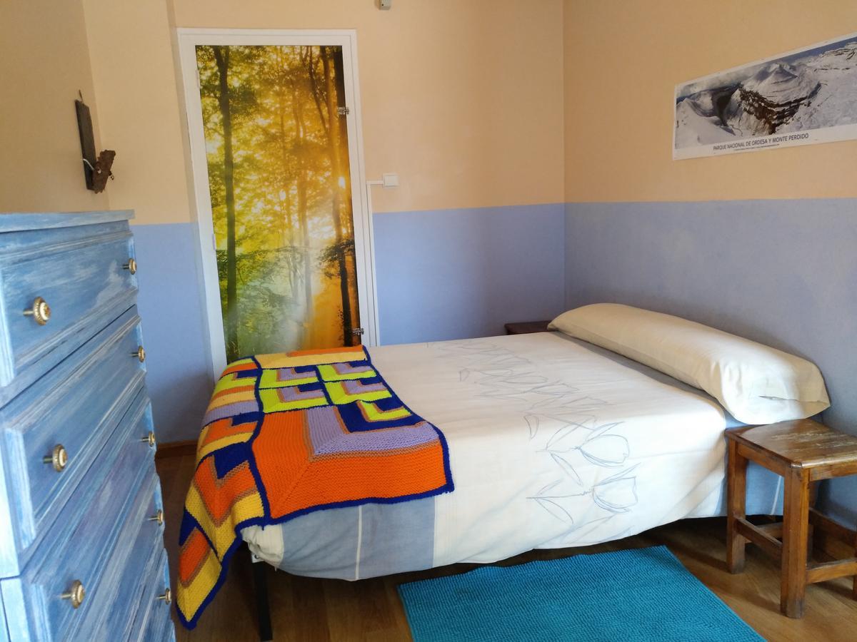 Albergue El Ultimo Bucardo Linás de Broto Esterno foto