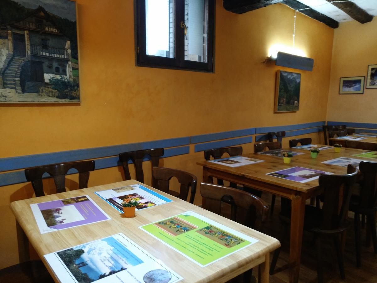 Albergue El Ultimo Bucardo Linás de Broto Esterno foto