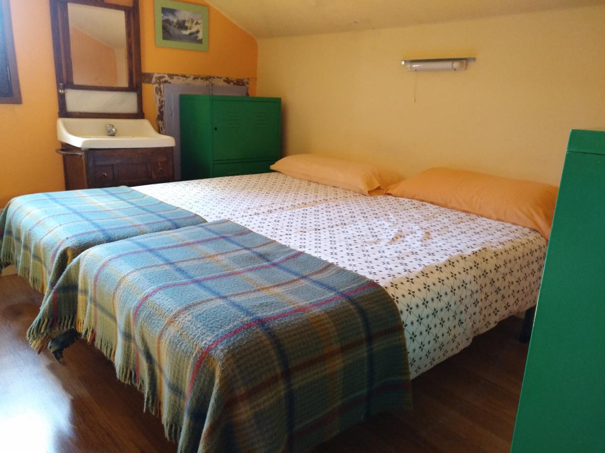 Albergue El Ultimo Bucardo Linás de Broto Esterno foto