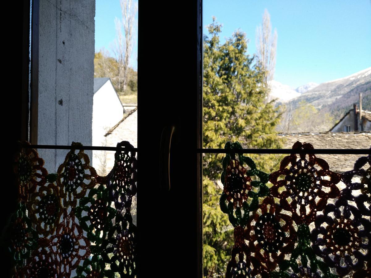 Albergue El Ultimo Bucardo Linás de Broto Esterno foto